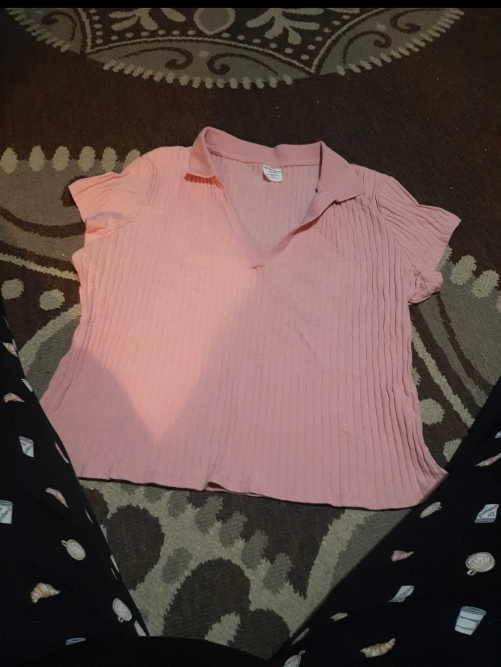 No Boundaries Pink Ribbed V-Neck Short Sleeve Top
